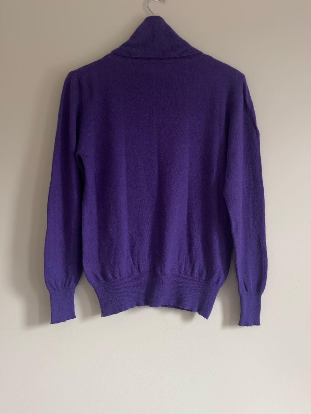 100% Cashmere Vintage Turtleneck Sweater in Grape Purple - Picture 4 of 7